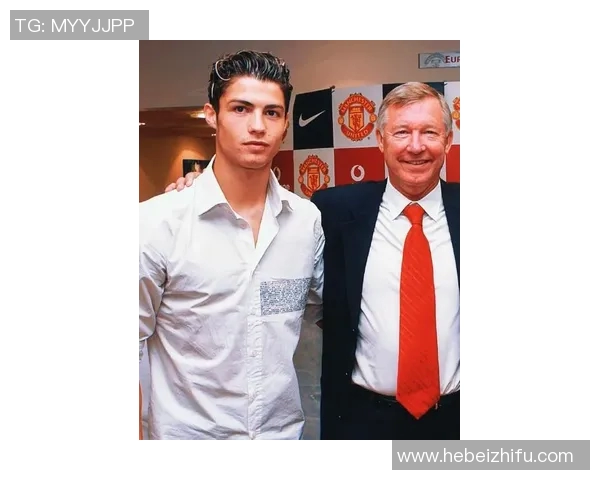 C罗与父亲亲密合影分享成长故事 感谢父亲支持成就今日辉煌 C罗与父亲亲密合影分享成长故事 感谢父亲支持成就今日辉煌