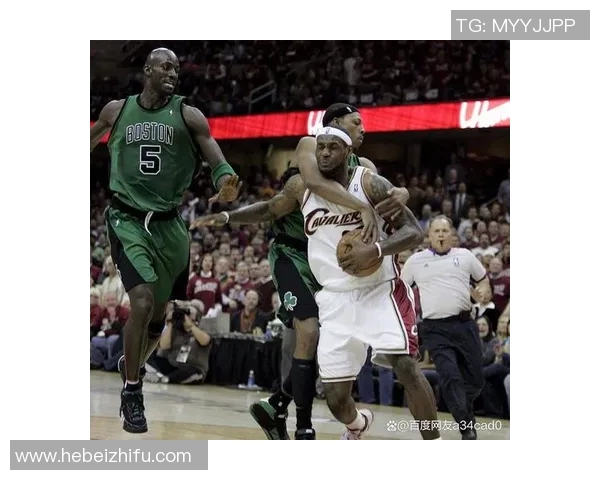 篮球球星解读足球巨星的技艺与成长历程 透视跨界运动员的共同魅力 篮球球星解读足球巨星的技艺与成长历程 透视跨界运动员的共同魅力